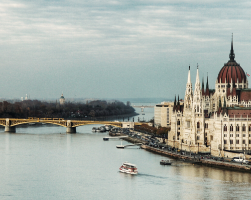 Tannimplantat i Budapest